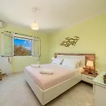Villa Eglina Villa's *