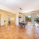 Eglina Villa's Villa Minia