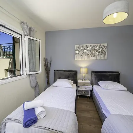 Βίλα Eglina Villa's Μηνιά