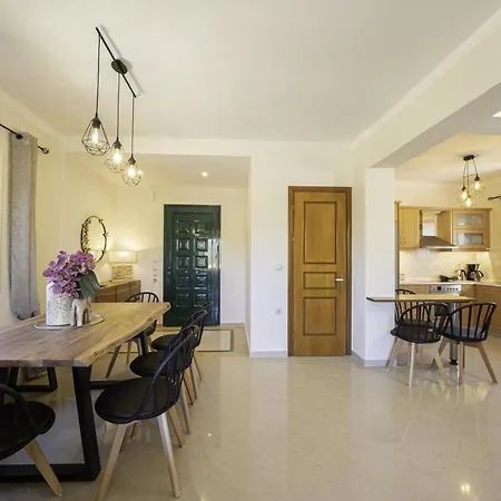 Eglina Villa's Βίλα