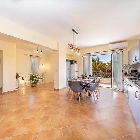 Eglina Villa's Villa Minia