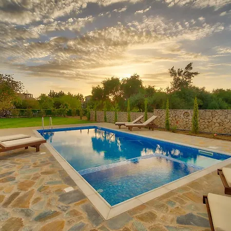 Villa Eglina Villa's