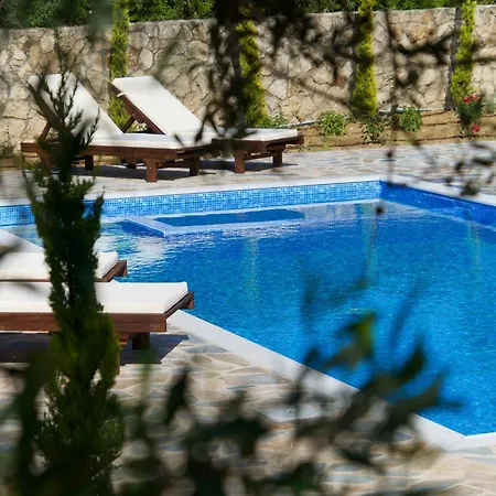 Eglina Villa's Μηνιά