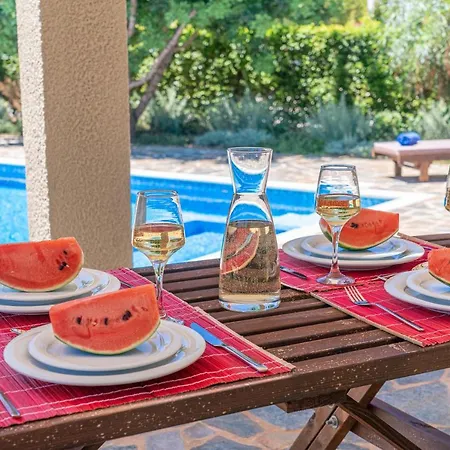 Villa Eglina Villa's *